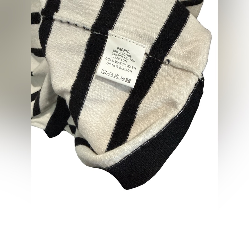 NWT Wanna B Black & Cream Striped Knit Sweater Size L - Picture 5 of 7